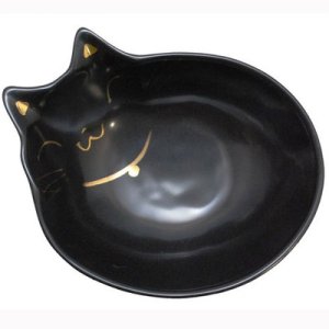 画像1: 【お取り寄せ商品】　瀬戸焼は千年以上の歴史と伝統の焼物！「瀬戸焼猫用食器 猫の耳 深皿 黒（化粧箱入り）」